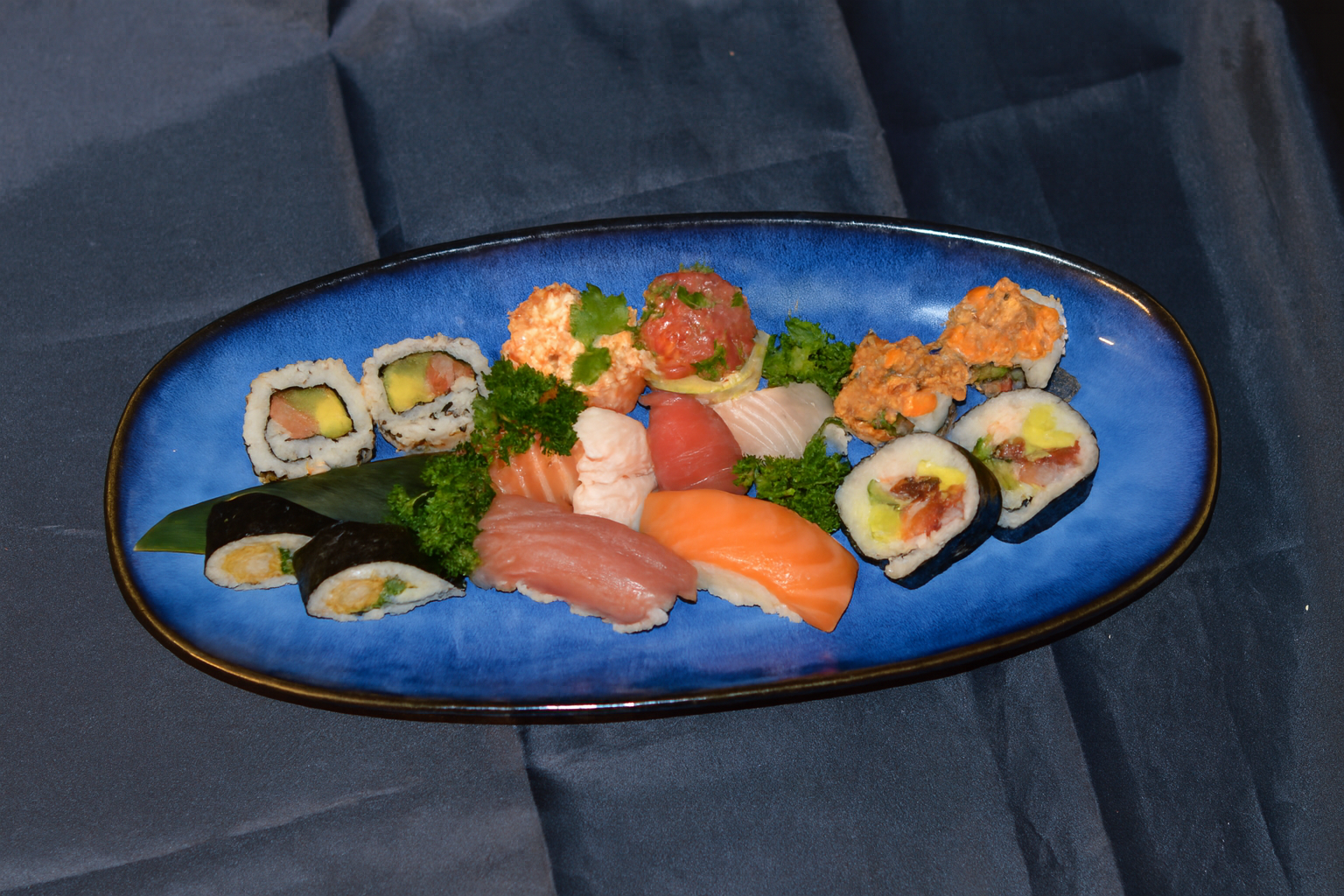 Forever Young Sushi (12 stuks) + frisdrank