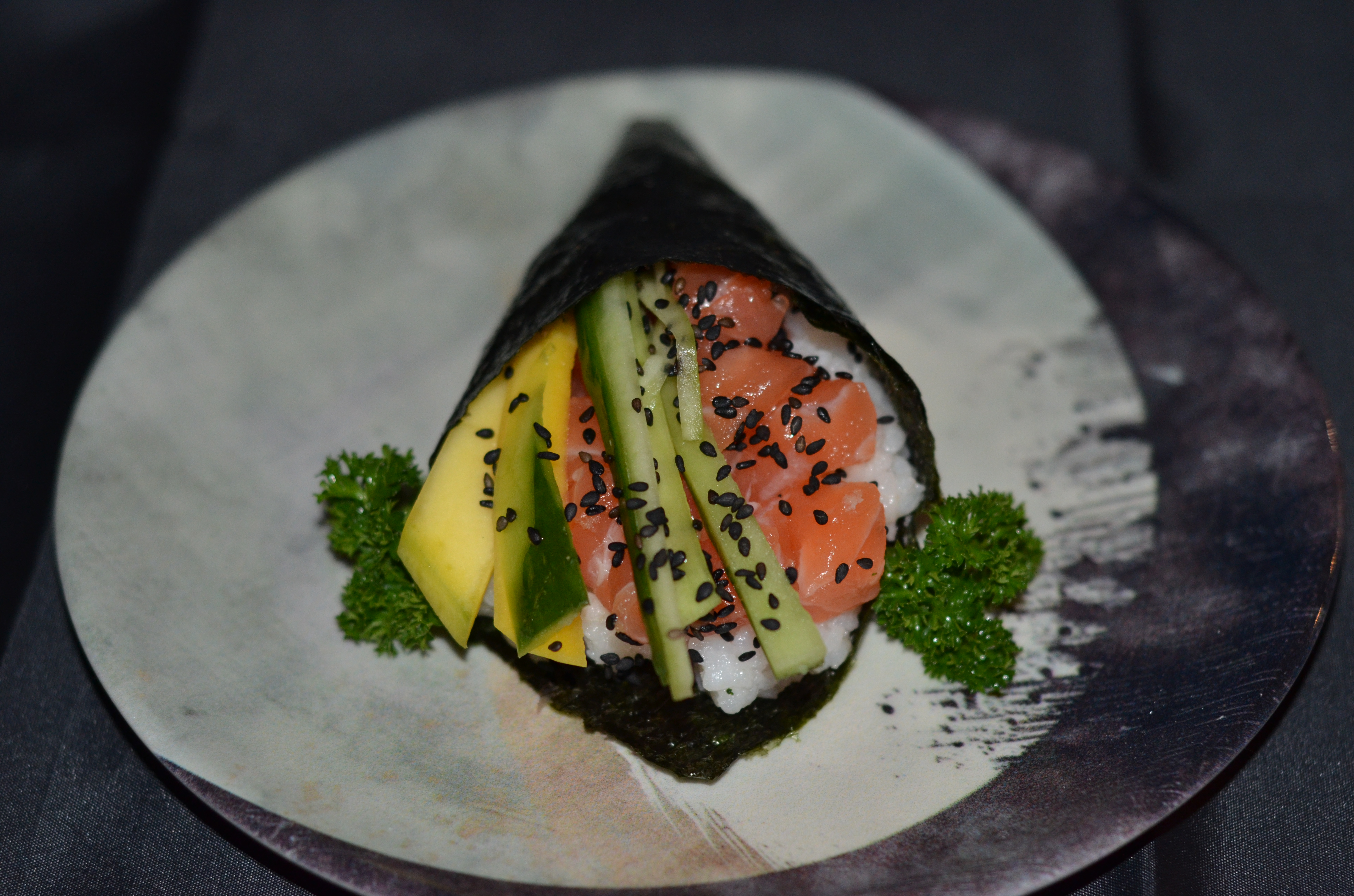 Temaki salmon cheese Hand Roll
