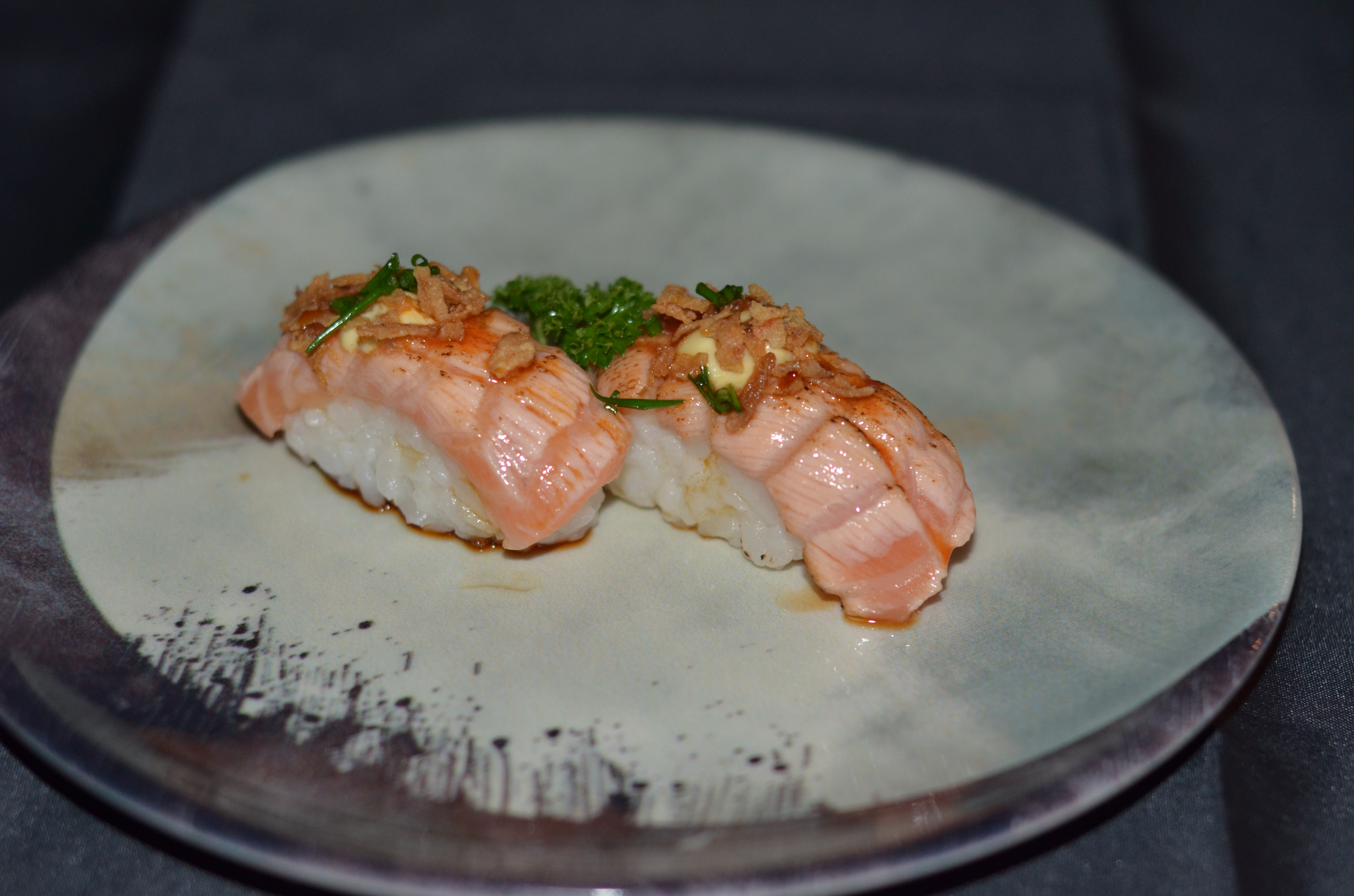 Nigiri Zalm Nieuwe stijl 4 stuks - sushi image